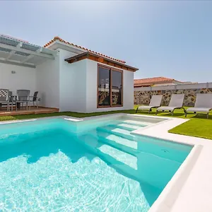 https://villa-luxe-paula-swimming-pool.in-canary-islands.com